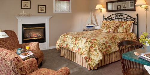 Fireplace Room #9 500x250 - Inn at Harbor Hill Marina B&B - Niantic, CT